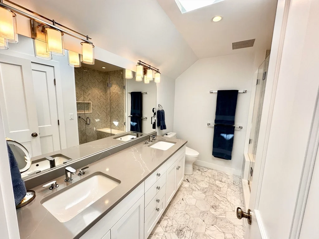 4 bed, 4+ bath apartment for rent at 29 Nonantum Ave, Surfside — photo 23 of 42