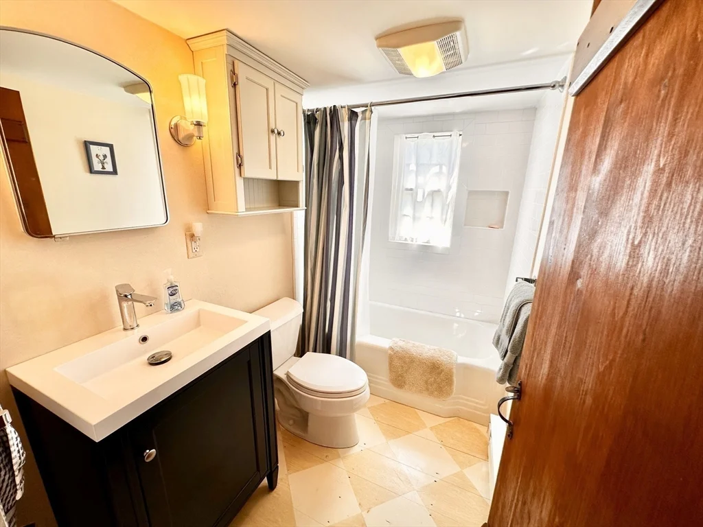 4 bed, 4+ bath apartment for rent at 29 Nonantum Ave, Surfside — photo 40 of 42