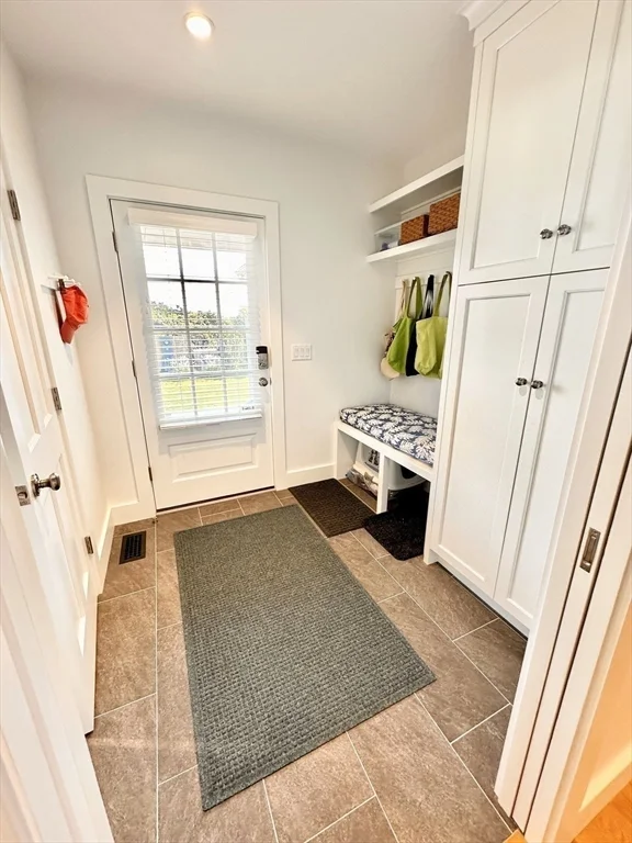 4 bed, 4+ bath apartment for rent at 29 Nonantum Ave, Surfside — photo 16 of 42