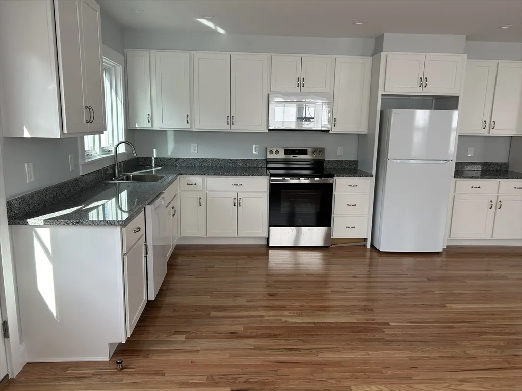 3 bed, 3 bath apartment for rent at 29 Orange St Unit 29, Roslindale — photo 7 of 24