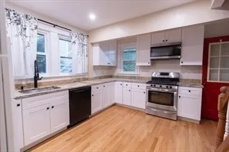 3 bed, 2 bath apartment for rent at 29 Oval Rd, Quincy — photo 3 of 11