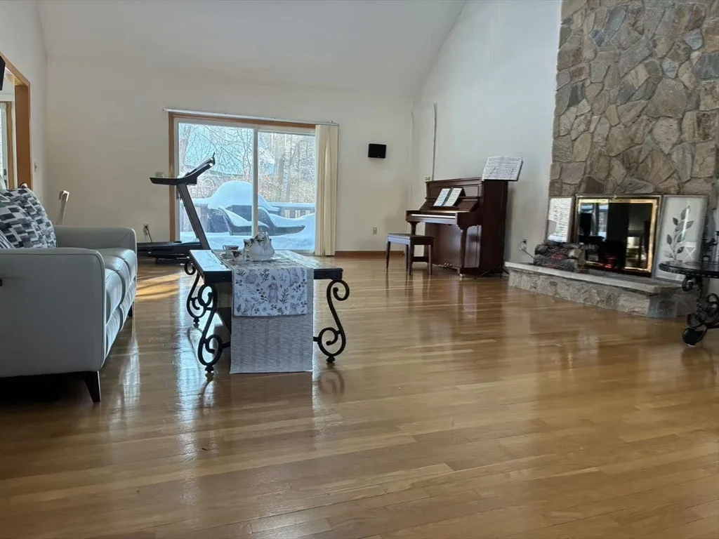 4 bed, 3 bath apartment for rent at 29 Page Rd, Weston — photo 19 of 25