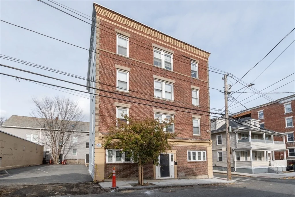 1 bed, 1 bath apartment for rent at 29 Palmer St Unit 2, Salem — photo 2 of 18