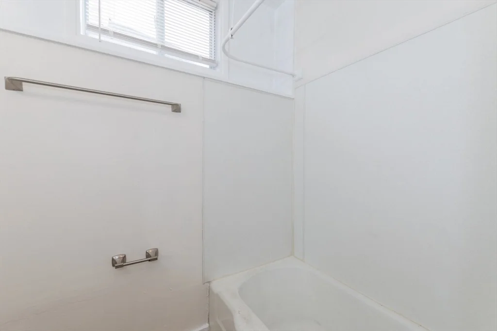 1 bed, 1 bath apartment for rent at 29 Palmer St Unit 2, Salem — photo 6 of 18