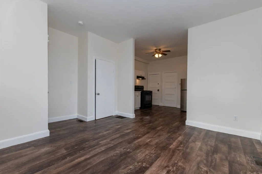 1 bed, 1 bath apartment for rent at 29 Palmer St Unit 2, Salem — photo 11 of 18
