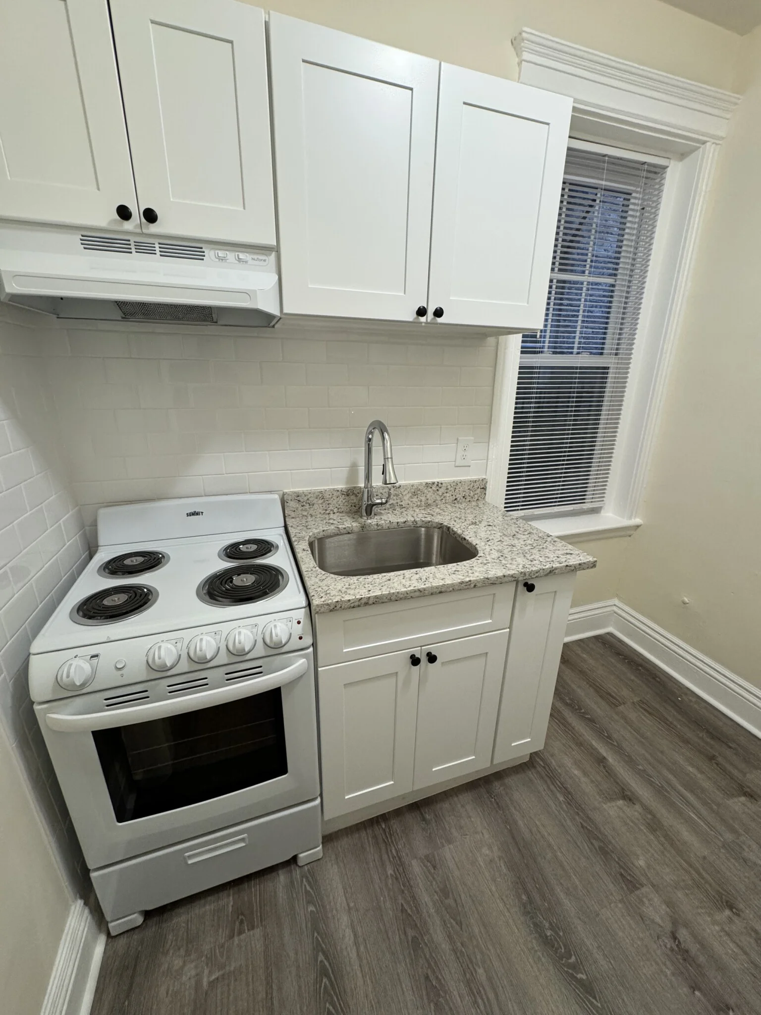 1 bed, 1 bath apartment for rent at 29 Park Dr Unit 14, Fenway — photo 5 of 9