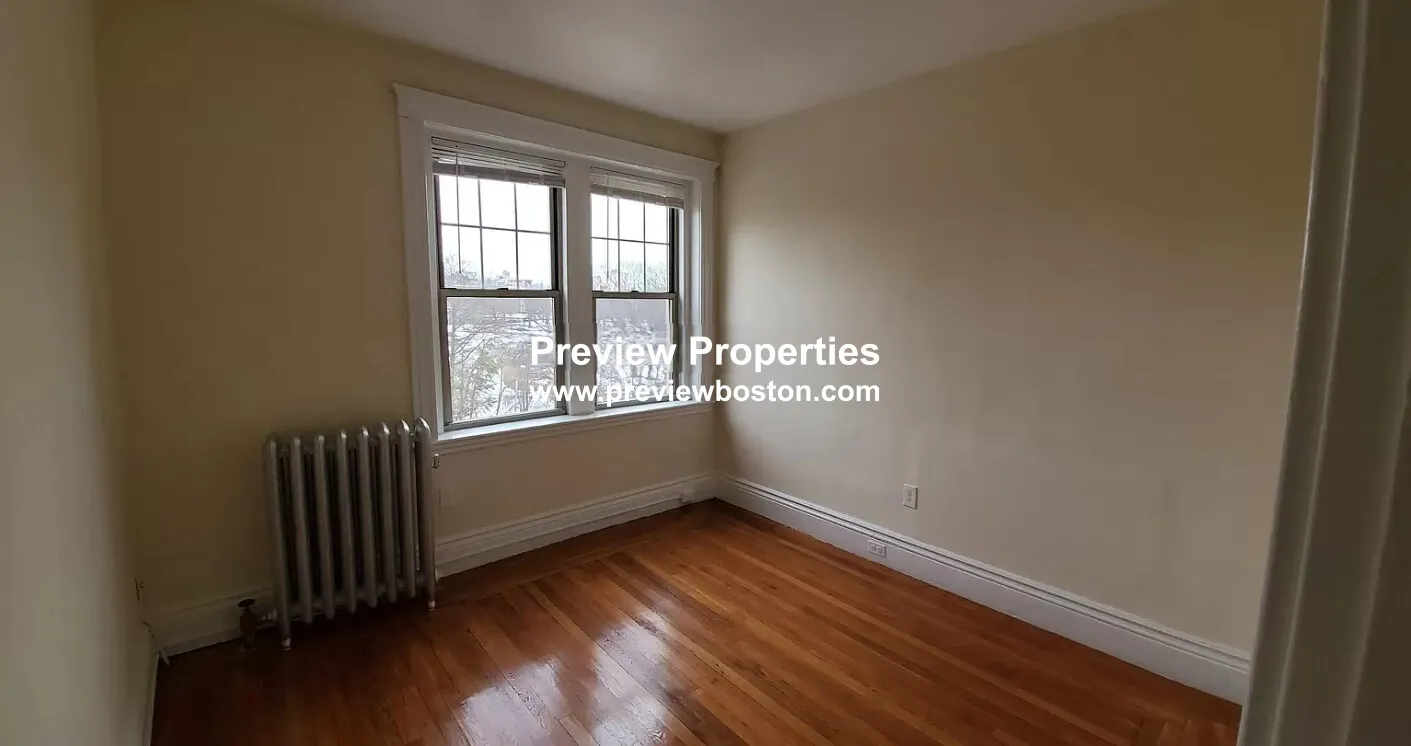 Studio bed, 1 bath apartment for rent at 29 Park Dr Unit 1P, Fenway — photo 1 of 7