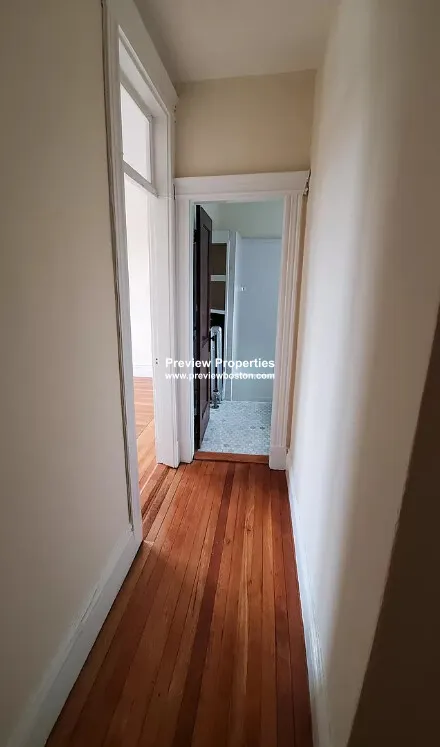 Studio bed, 1 bath apartment for rent at 29 Park Dr Unit 1P, Fenway — photo 4 of 7