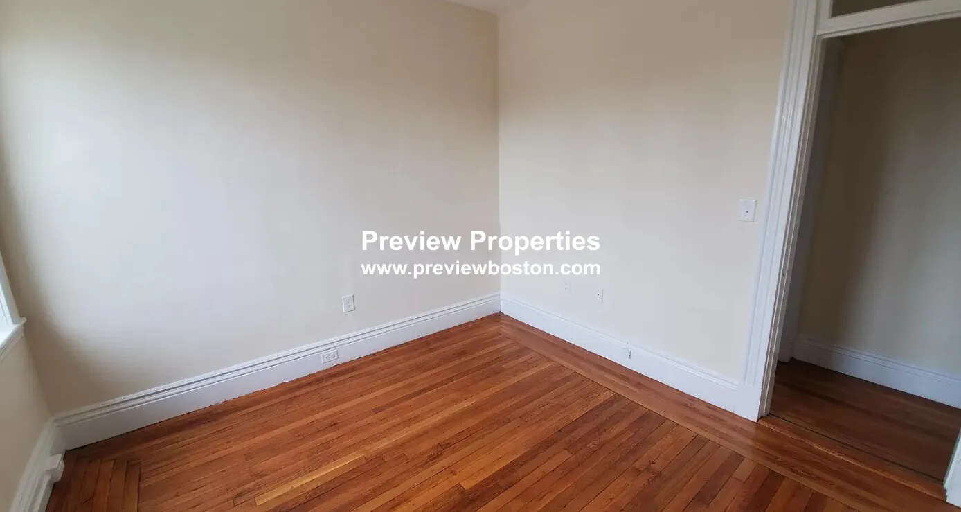 Studio bed, 1 bath apartment for rent at 29 Park Dr Unit 1P, Fenway — photo 3 of 7