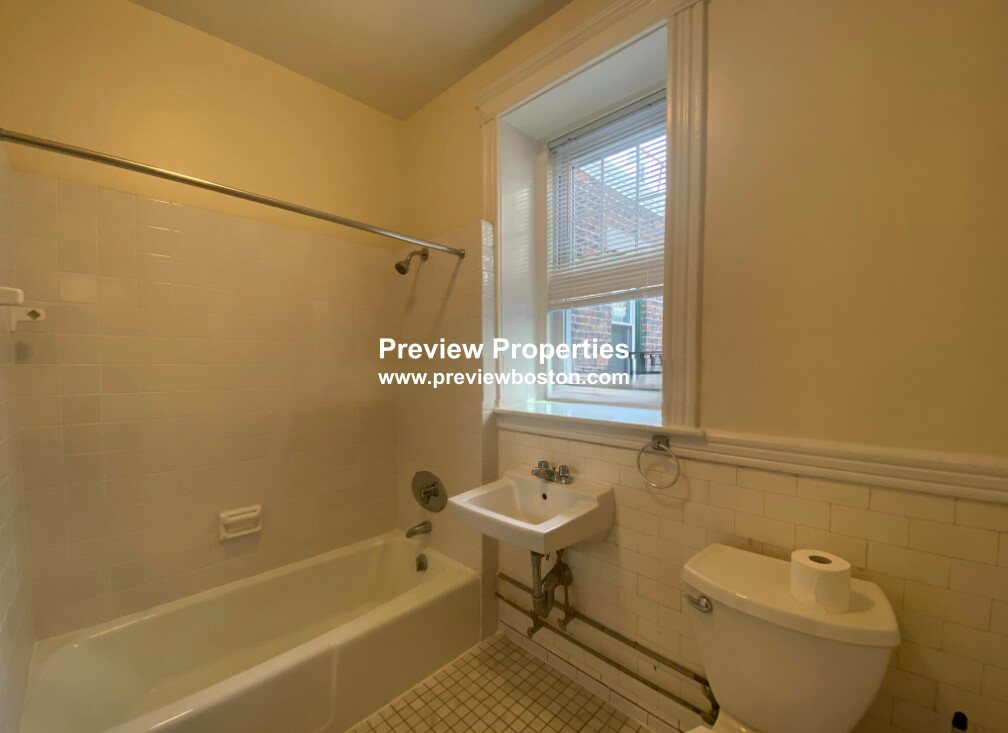 1 bed, 1 bath apartment for rent at 29 Park Dr Unit 24P, Fenway — photo 8 of 10