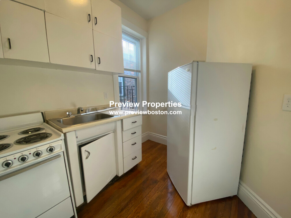 1 bed, 1 bath apartment for rent at 29 Park Dr Unit 24P, Fenway — photo 1 of 10