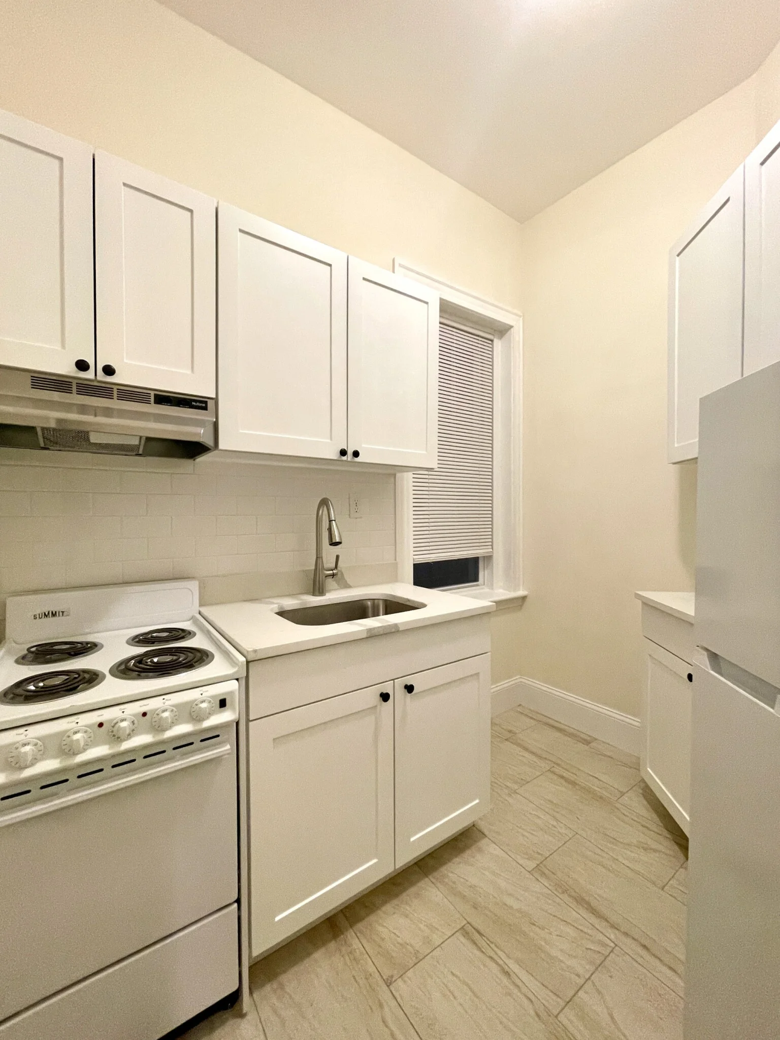 1 bed, 1 bath apartment for rent at 29 Park Dr Unit 4, Fenway — photo 6 of 11