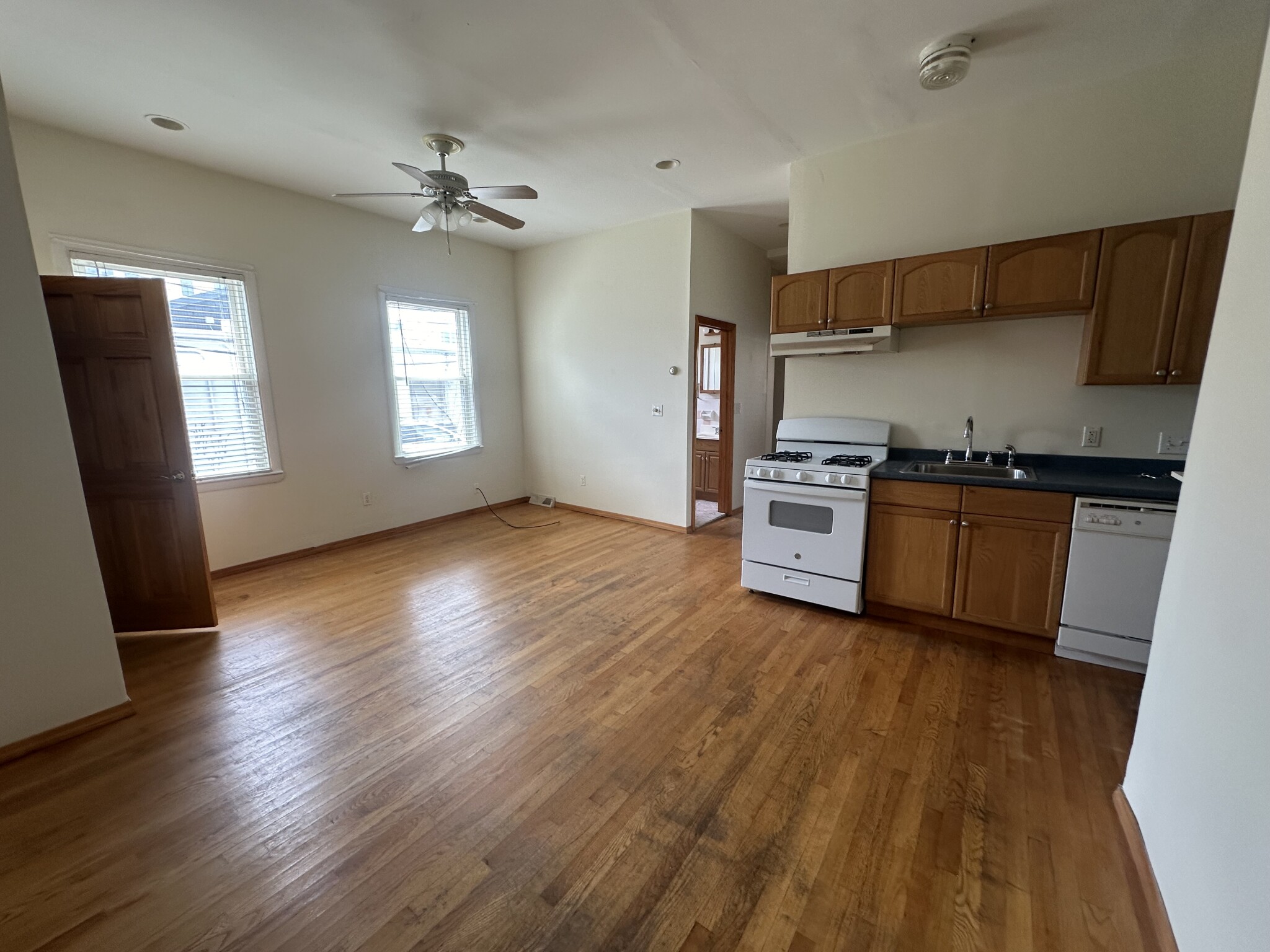2 bed, 1 bath apartment for rent at 29 Park St Unit 1, Ward Two — photo 2 of 17