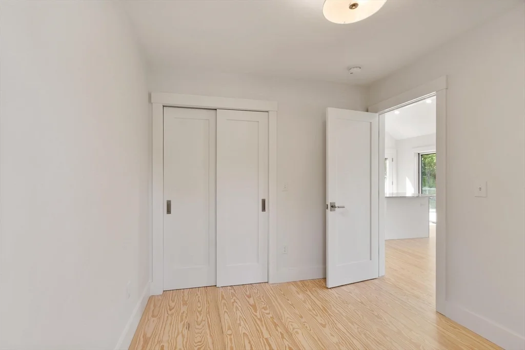 1 bed, 1 bath apartment for rent at 29 Pigeon Hill St Unit 0, Rockport — photo 9 of 25