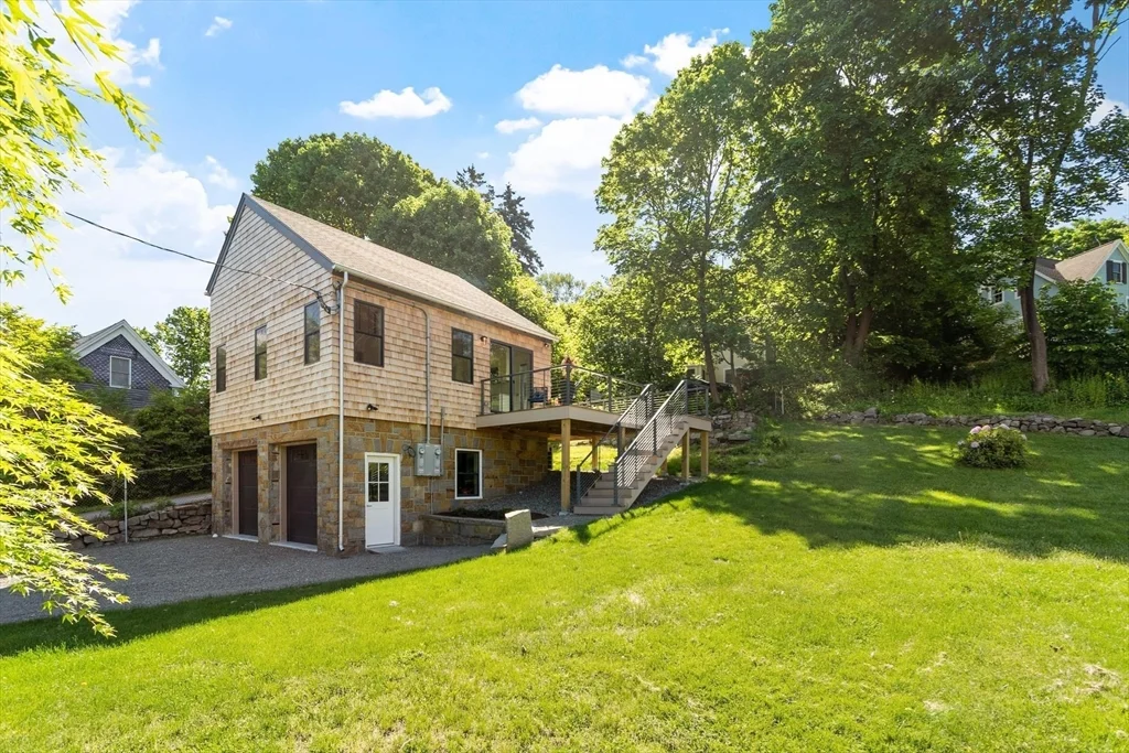 1 bed, 1 bath apartment for rent at 29 Pigeon Hill St Unit 0, Rockport — photo 1 of 25
