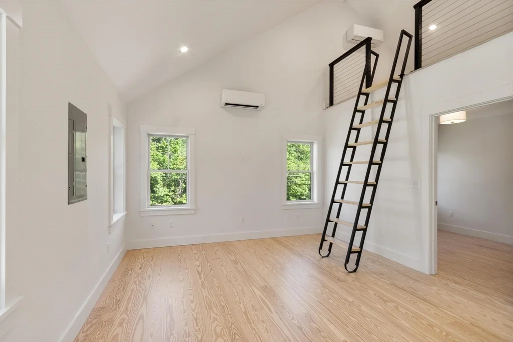 1 bed, 1 bath apartment for rent at 29 Pigeon Hill St Unit 0, Rockport — photo 10 of 25