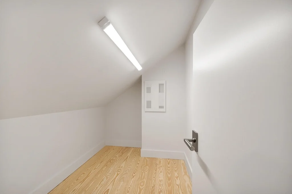 1 bed, 1 bath apartment for rent at 29 Pigeon Hill St Unit 0, Rockport — photo 13 of 25