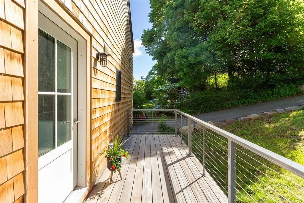 1 bed, 1 bath apartment for rent at 29 Pigeon Hill St Unit 0, Rockport — photo 4 of 25