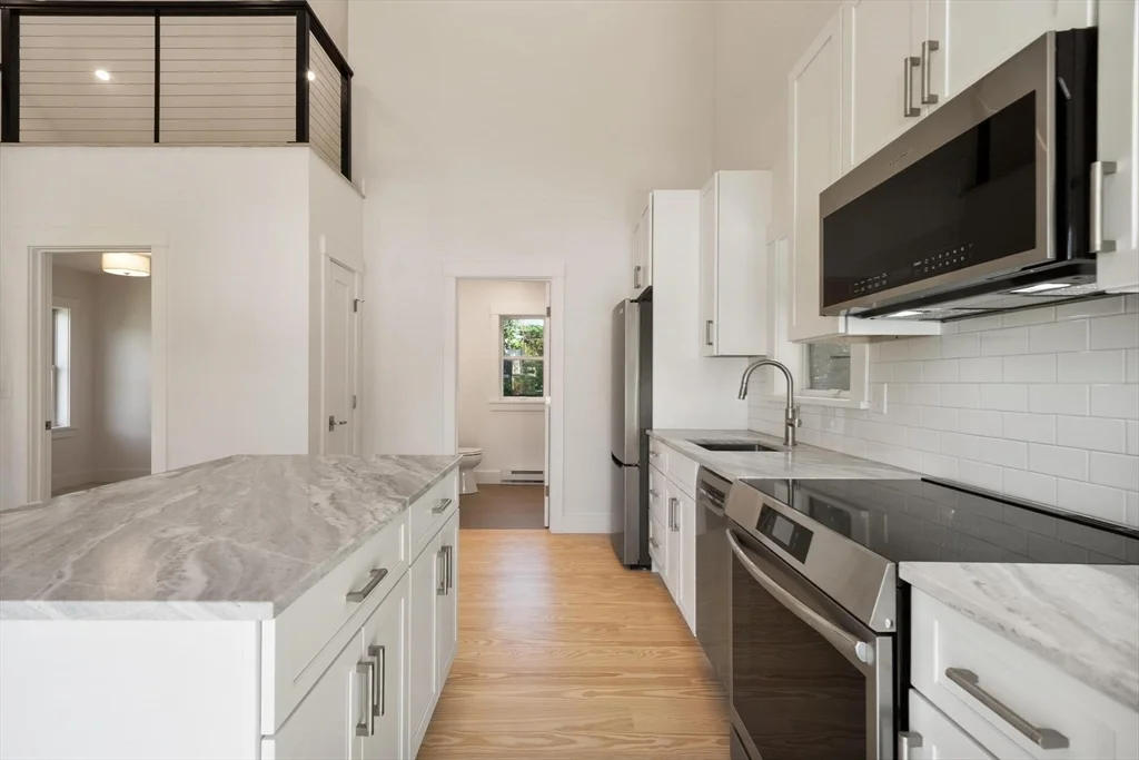 1 bed, 1 bath apartment for rent at 29 Pigeon Hill St Unit 0, Rockport — photo 18 of 25