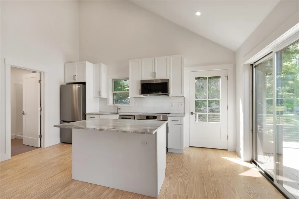 1 bed, 1 bath apartment for rent at 29 Pigeon Hill St Unit 0, Rockport — photo 16 of 25