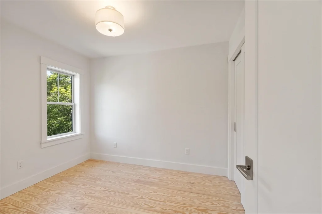 1 bed, 1 bath apartment for rent at 29 Pigeon Hill St Unit 0, Rockport — photo 8 of 25