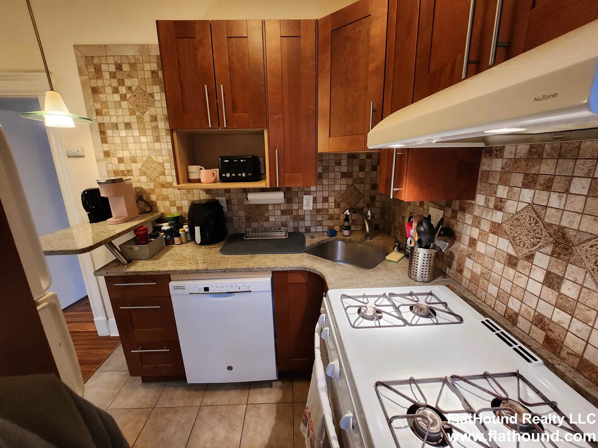 1 bed, 1 bath apartment for rent at 29 Queensberry St Unit 11, Fenway — photo 6 of 14