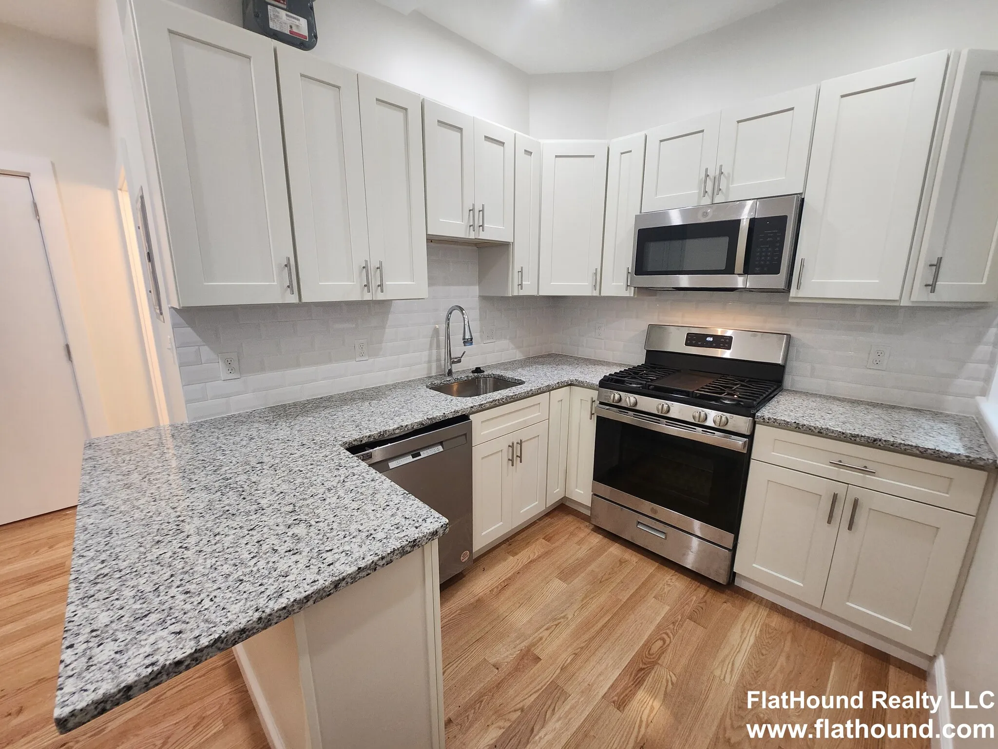 Studio bed, 1 bath apartment for rent at 29 Queensberry St Unit 2, Fenway — photo 5 of 13