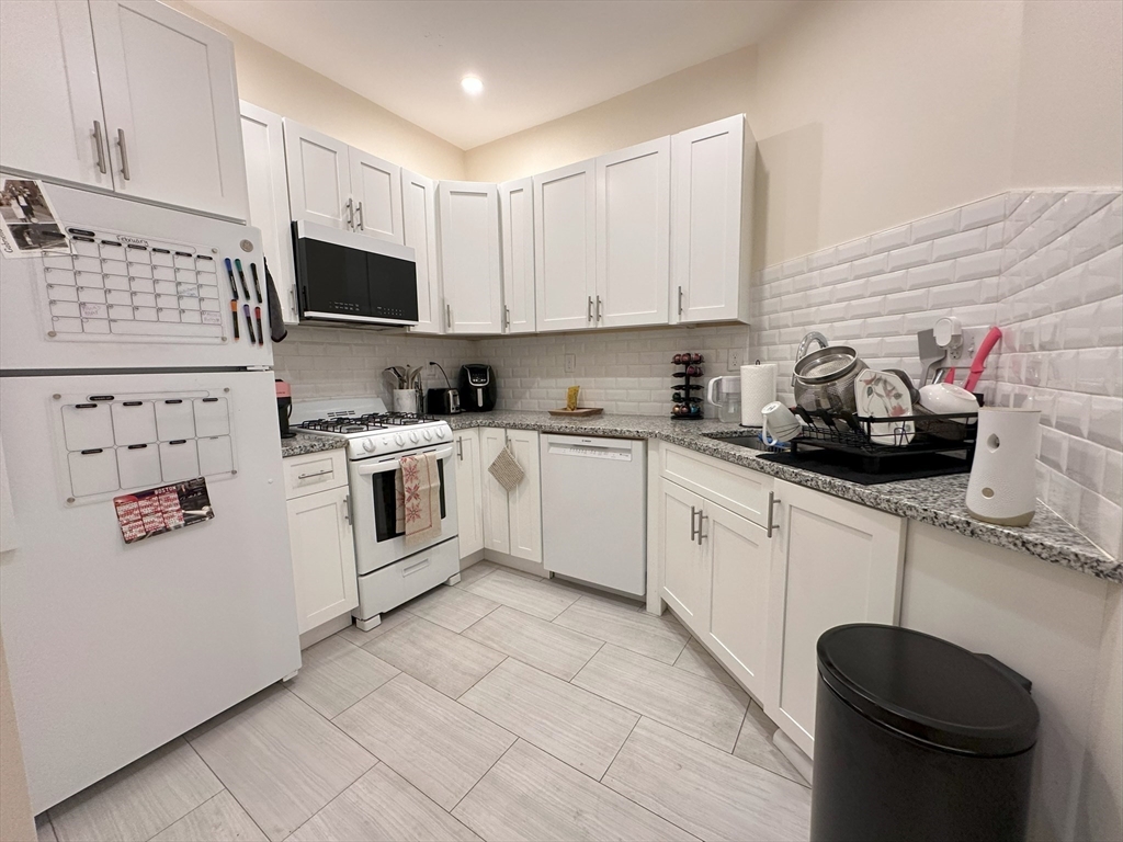 2 bed, 1 bath apartment for rent at 29 Queensberry St Unit 2A, Fenway — photo 3 of 6