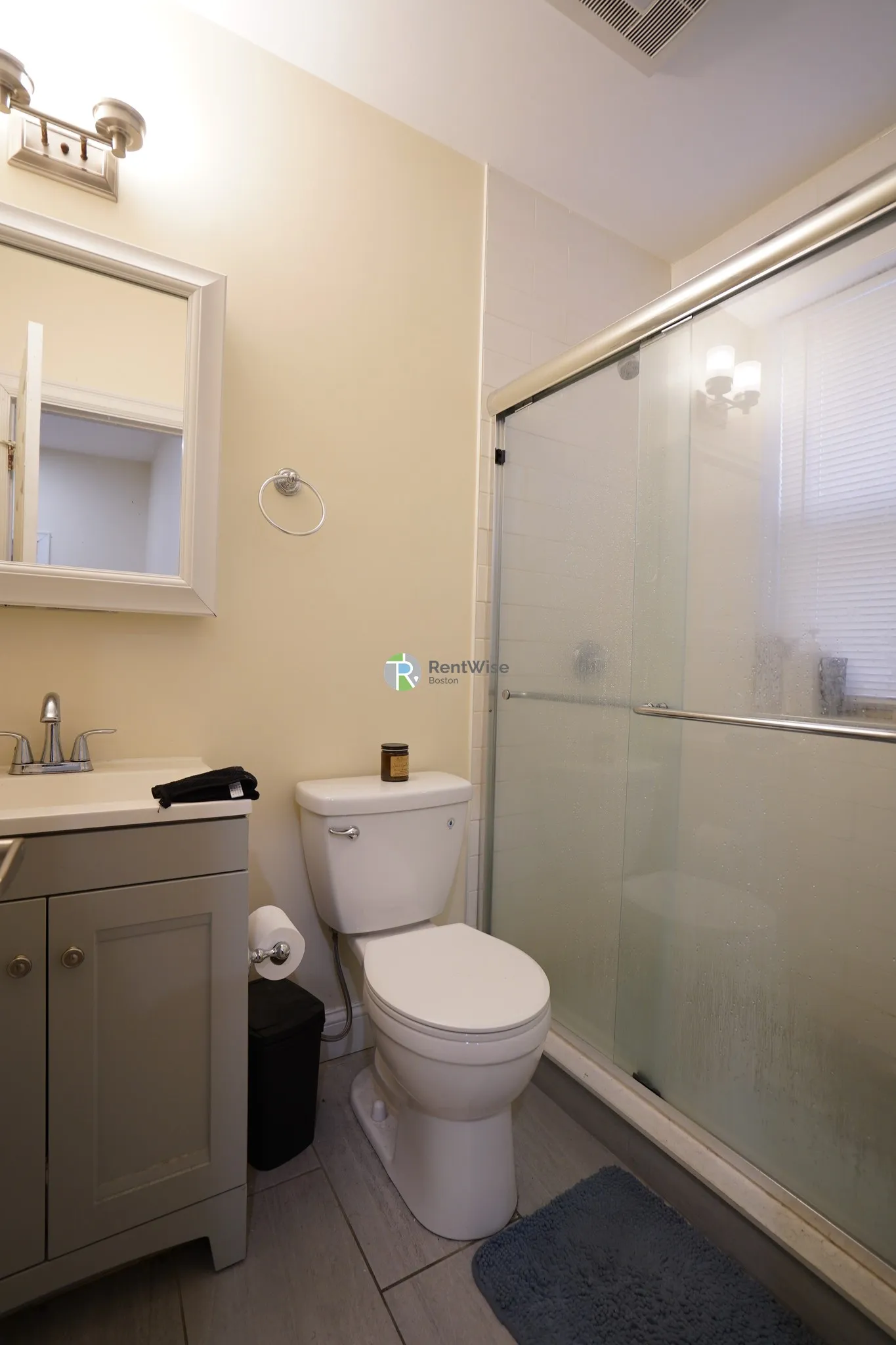 1 split bed, 1 bath apartment for rent at 29 Queensberry St Unit 4, Fenway — photo 4 of 11