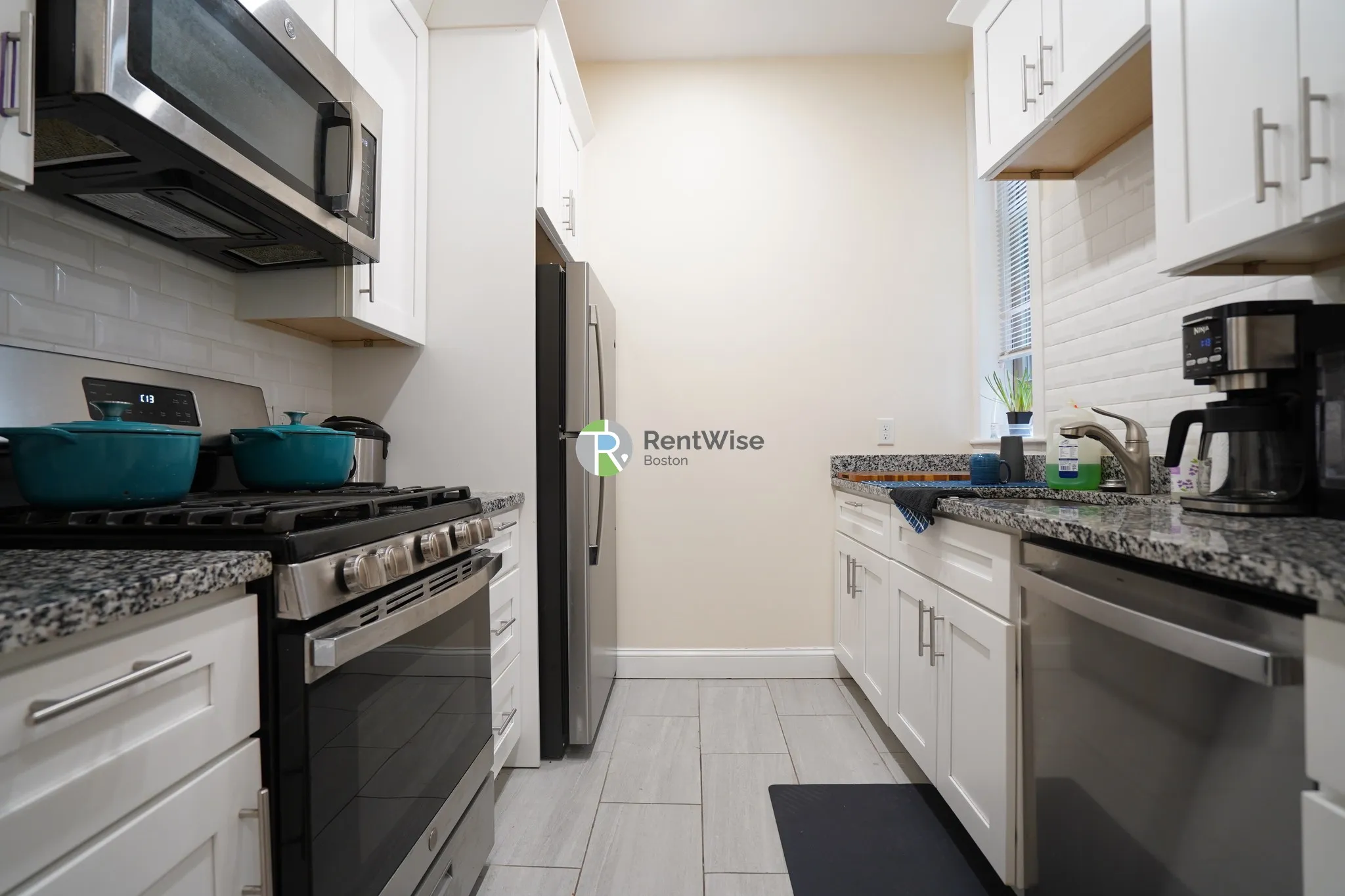 1 split bed, 1 bath apartment for rent at 29 Queensberry St Unit 4, Fenway