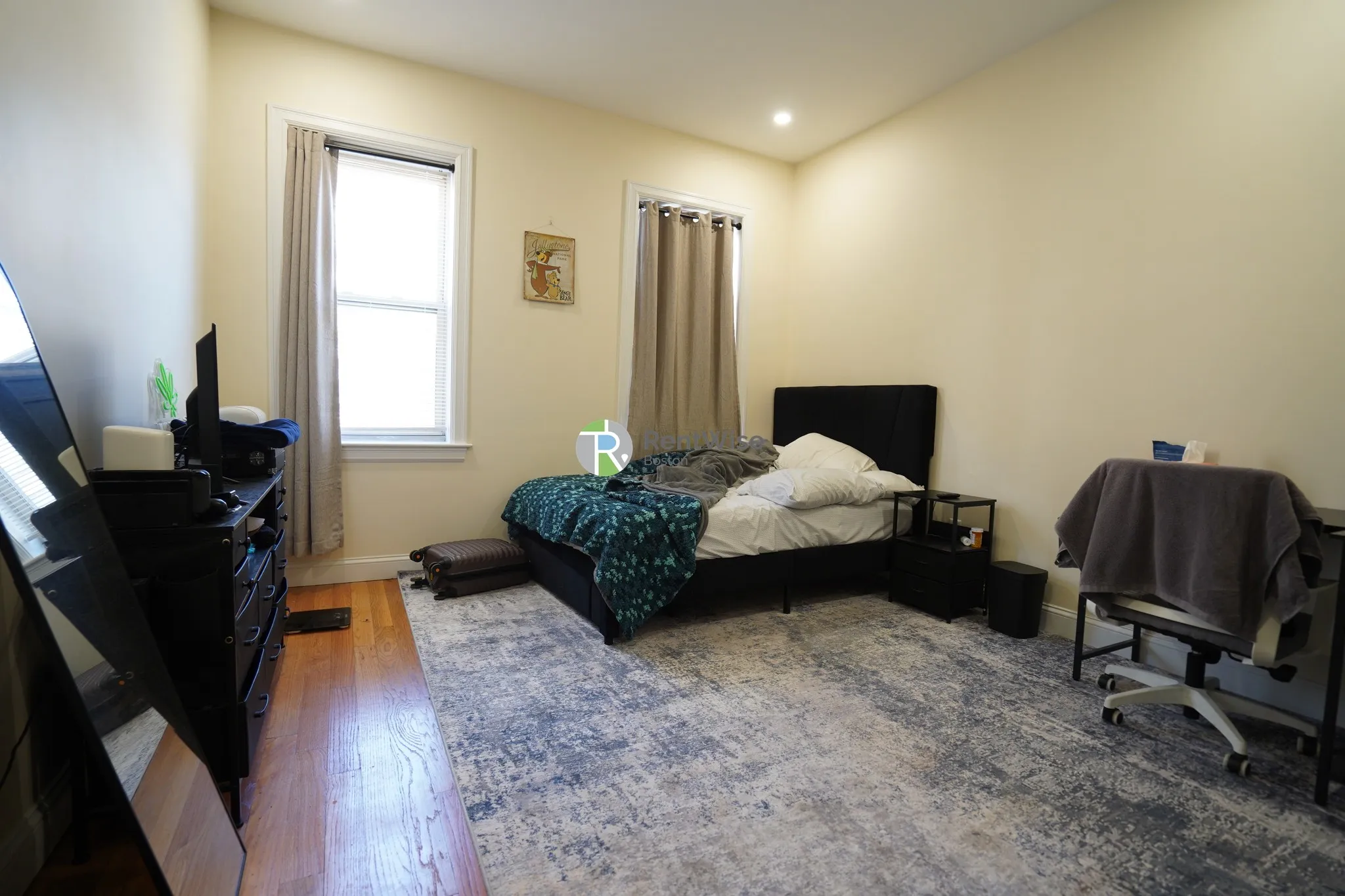 1 split bed, 1 bath apartment for rent at 29 Queensberry St Unit 4, Fenway — photo 5 of 11