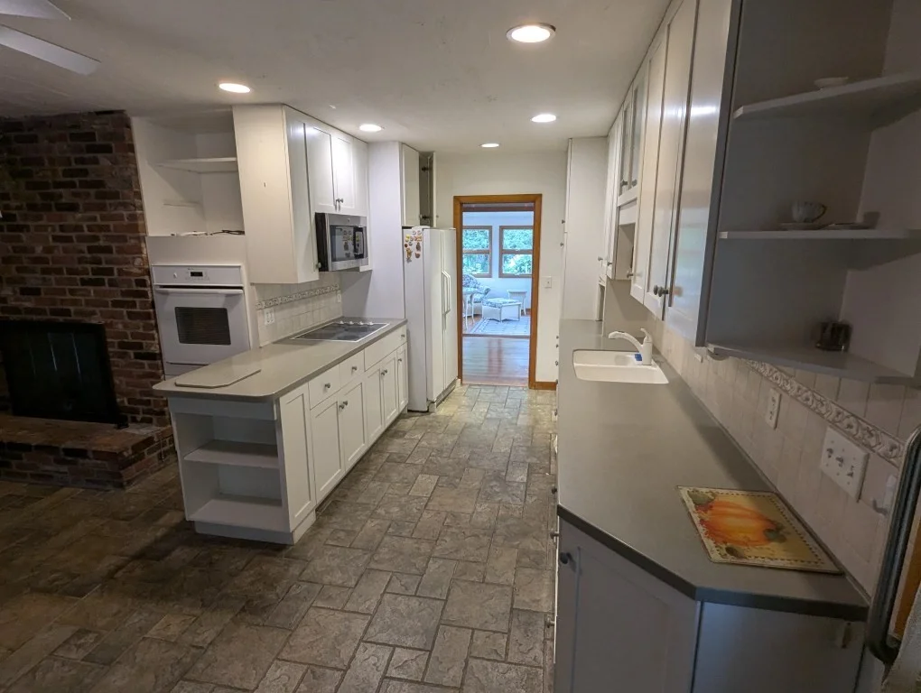 3 bed, 3 bath apartment for rent at 29 Ridgecrest Rd Unit N/A, Amherst — photo 6 of 38