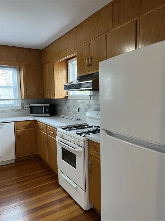3 bed, 2 bath apartment for rent at 29 Ripley Rd Unit 0, Belmont — photo 2 of 29