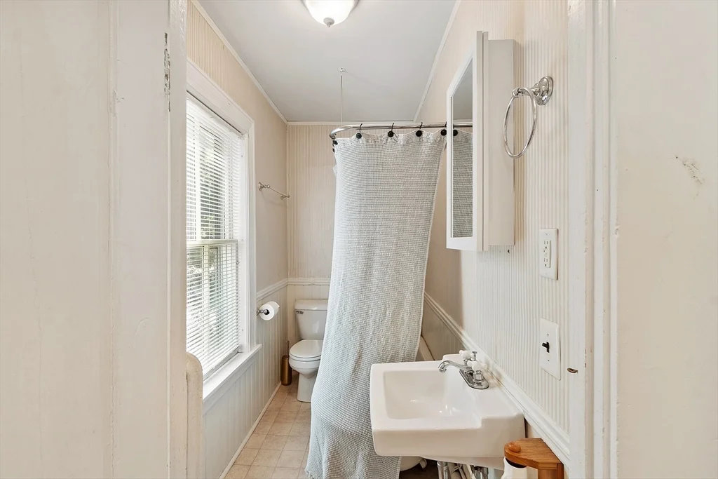 1 bed, 1 bath apartment for rent at 29 River Rd Unit 3, Pepperell — photo 16 of 18