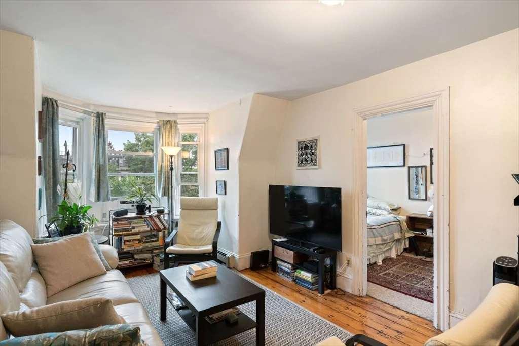 2 bed, 1 bath apartment for rent at 29 Rutland Sq Unit 4, South End — photo 4 of 12