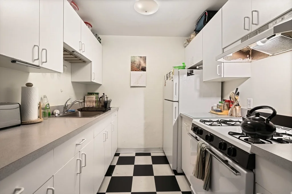 2 bed, 1 bath apartment for rent at 29 Rutland Sq Unit 4, South End — photo 6 of 12