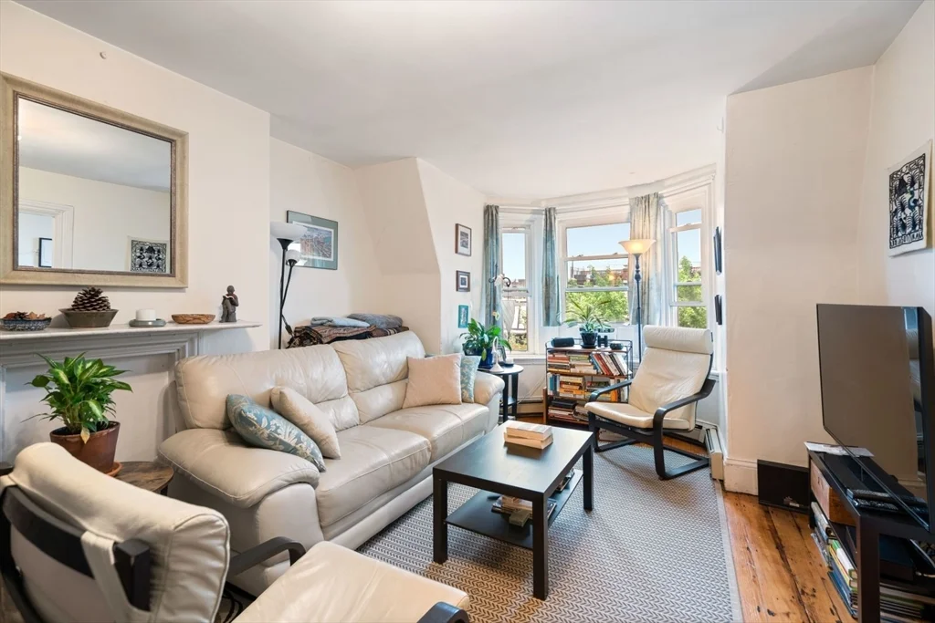 2 bed, 1 bath apartment for rent at 29 Rutland Sq Unit 4, South End