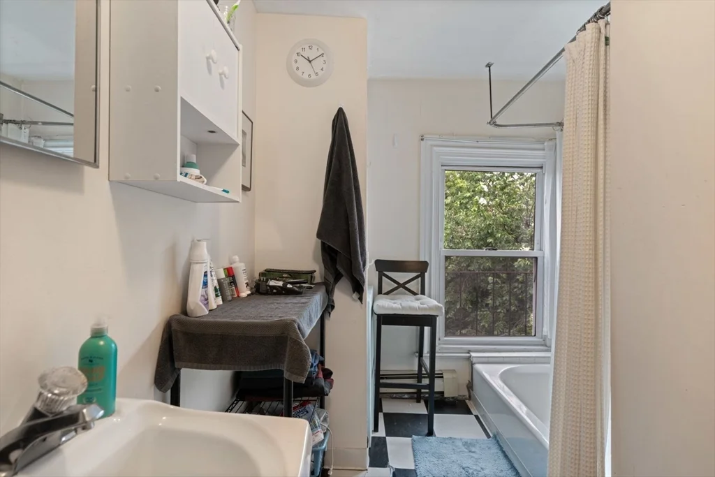 2 bed, 1 bath apartment for rent at 29 Rutland Sq Unit 4, South End — photo 10 of 12