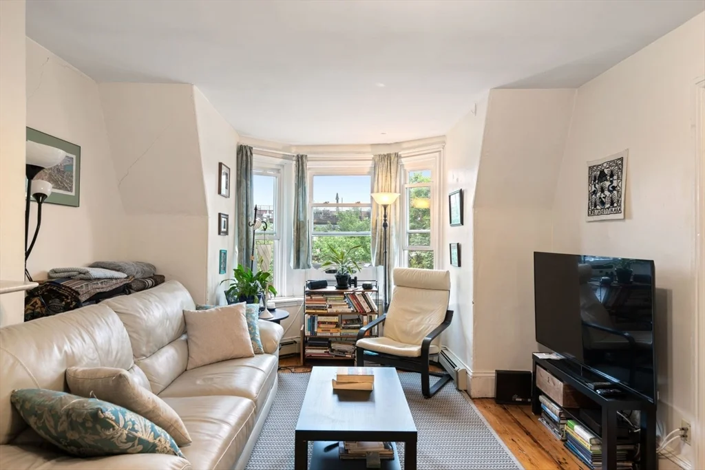 2 bed, 1 bath apartment for rent at 29 Rutland Sq Unit 4, South End — photo 3 of 12