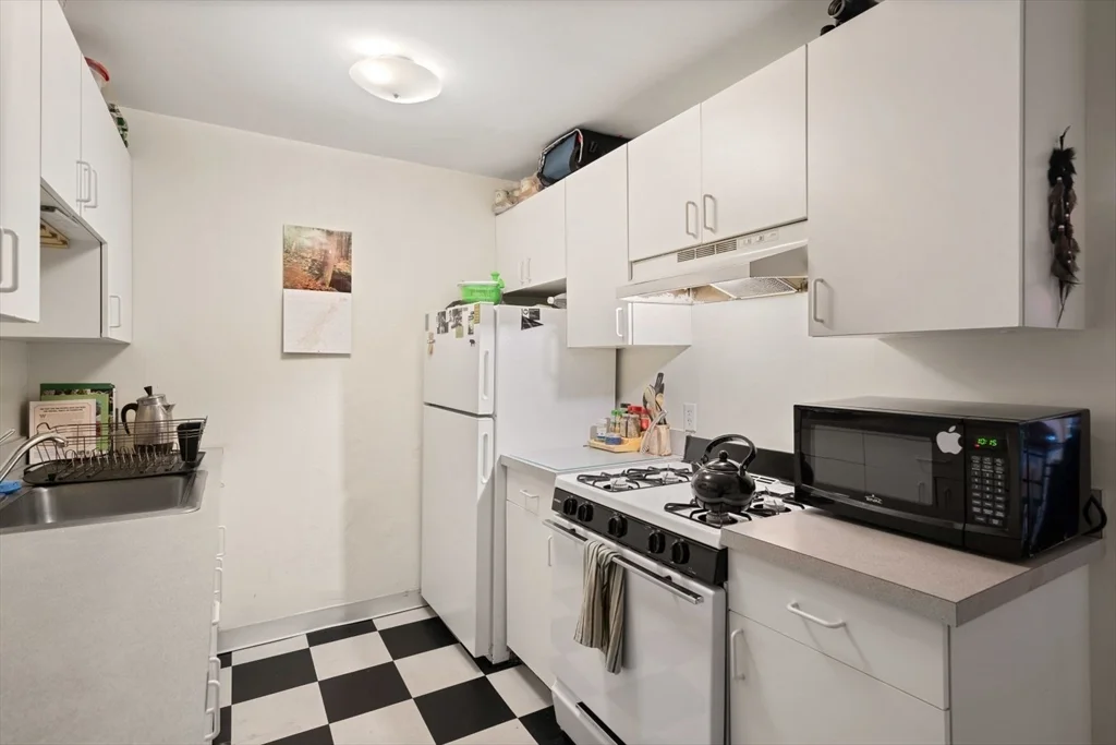 2 bed, 1 bath apartment for rent at 29 Rutland Sq Unit 4, South End — photo 7 of 12