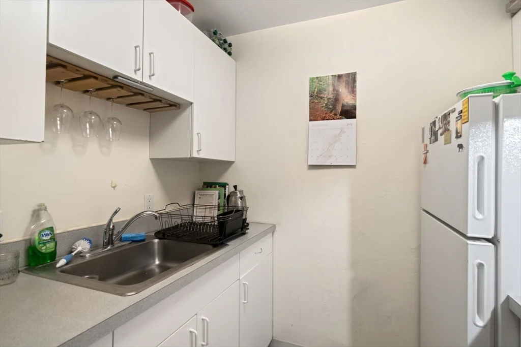 2 bed, 1 bath apartment for rent at 29 Rutland Sq Unit 4, South End — photo 8 of 12
