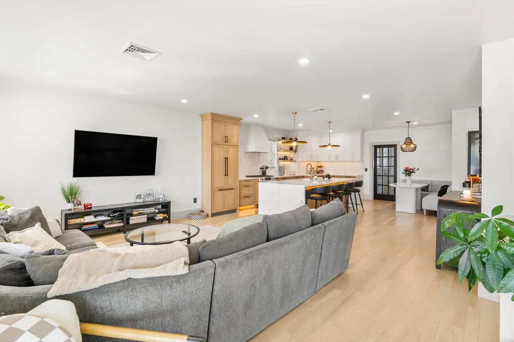 3 bed, 2 bath apartment for rent at 29 S Munroe Ter Unit PH, Dorchester — photo 21 of 39