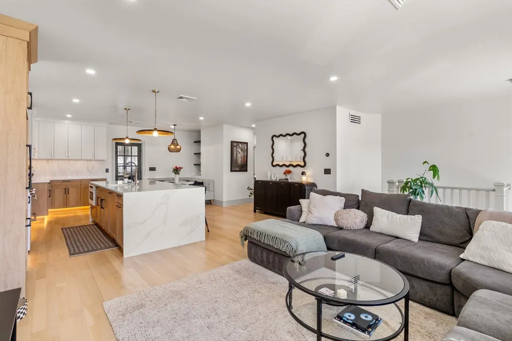3 bed, 2 bath apartment for rent at 29 S Munroe Ter Unit PH, Dorchester — photo 31 of 39