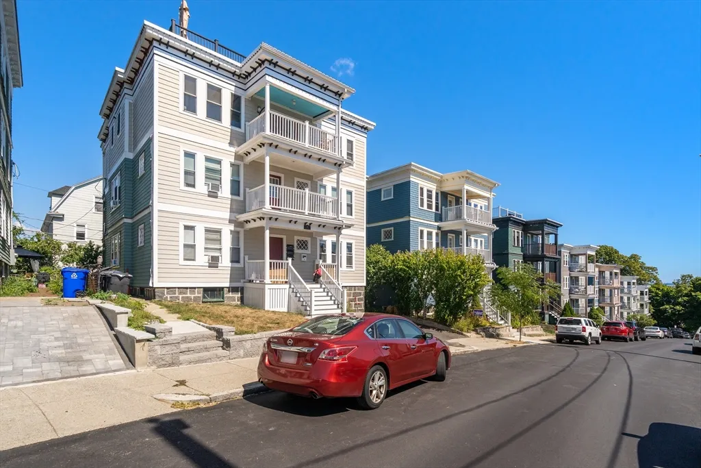 3 bed, 2 bath apartment for rent at 29 S Munroe Ter Unit PH, Dorchester — photo 4 of 39