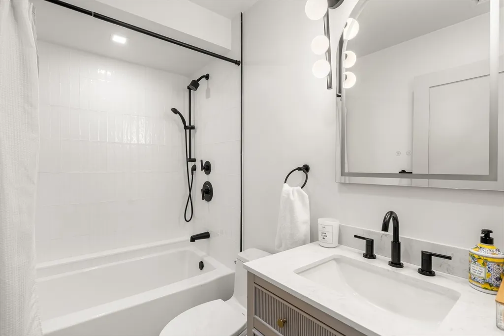 3 bed, 2 bath apartment for rent at 29 S Munroe Ter Unit PH, Dorchester — photo 19 of 39