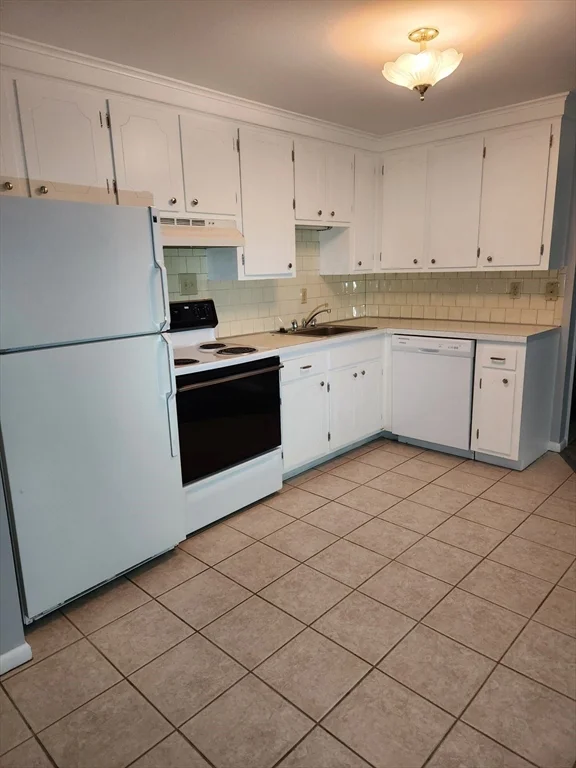1 bed, 1 bath apartment for rent at 29 Sherman St Unit 1, Foxboro — photo 3 of 16