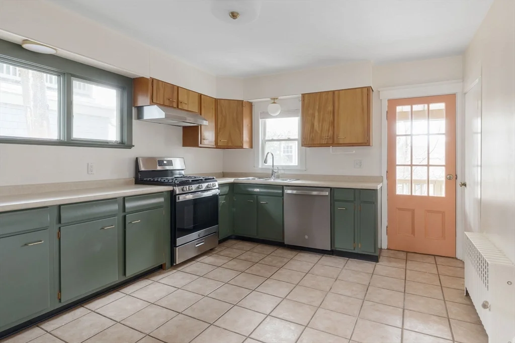 3 bed, 2 bath apartment for rent at 29 Sherman St Unit 2, Neighborhood Nine — photo 9 of 25