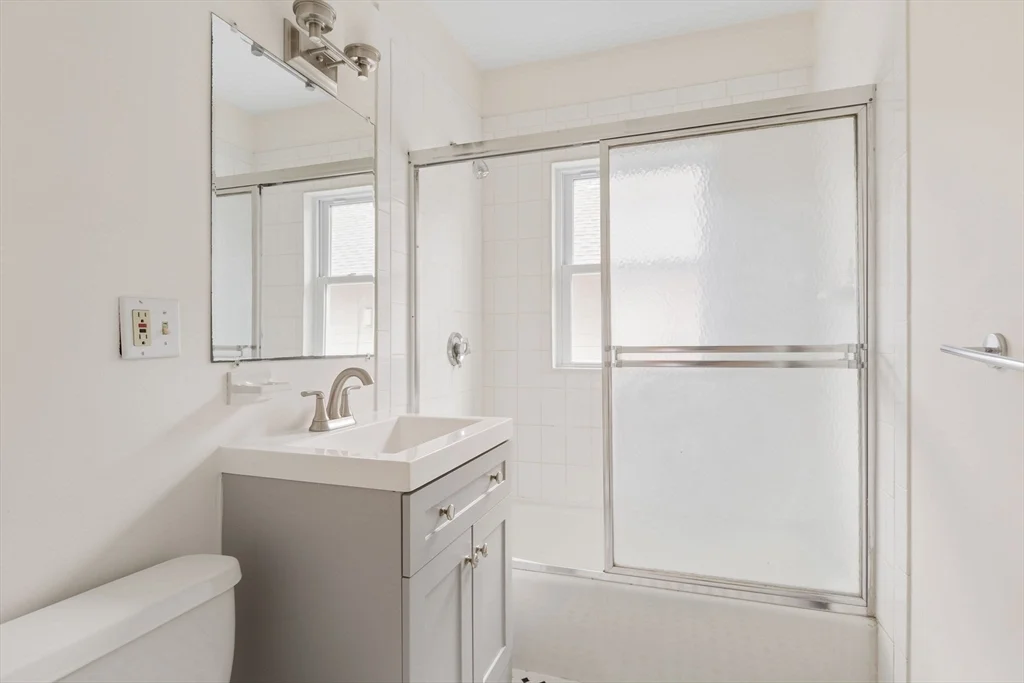 3 bed, 2 bath apartment for rent at 29 Sherman St Unit 2, Neighborhood Nine — photo 6 of 25