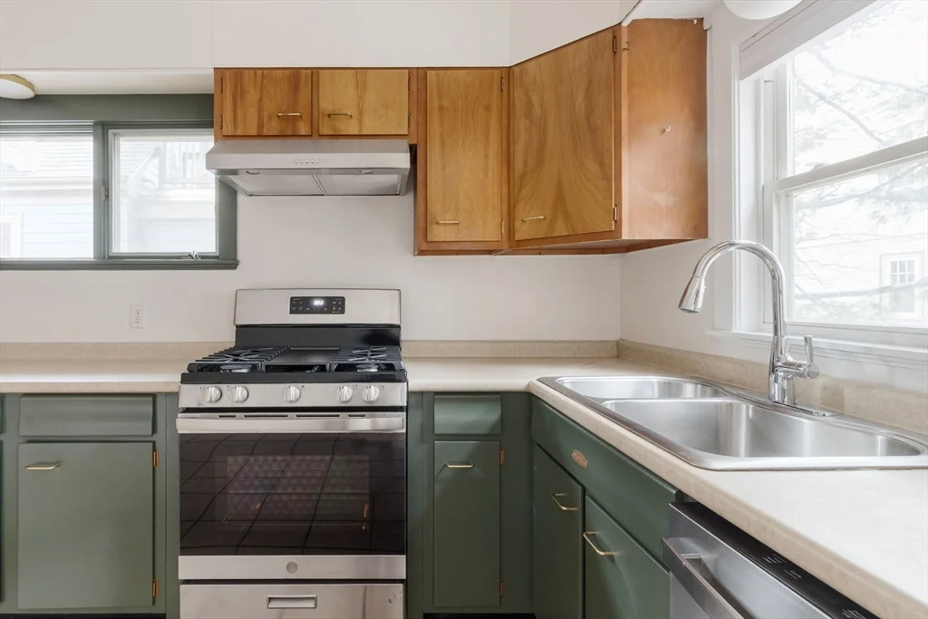 3 bed, 2 bath apartment for rent at 29 Sherman St Unit 2, Neighborhood Nine — photo 10 of 25
