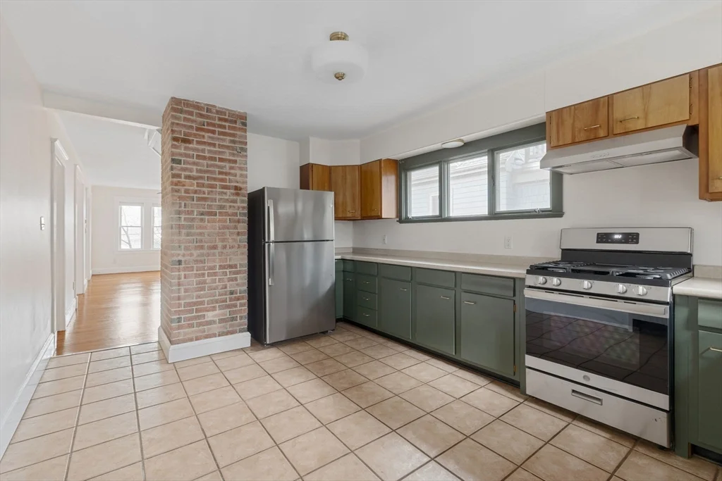 3 bed, 2 bath apartment for rent at 29 Sherman St Unit 2, Neighborhood Nine — photo 11 of 25